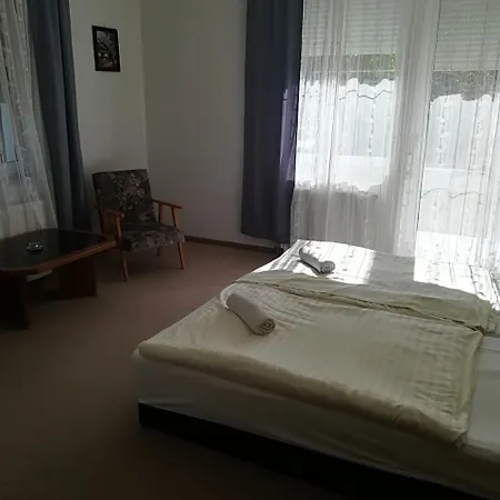アパート Napfeny Apartman